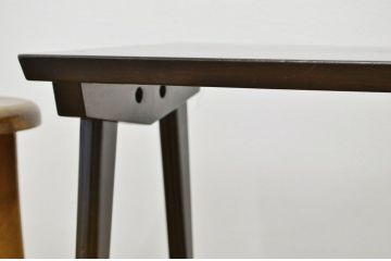 レトロ家具　レトロなデザインの小さなテーブル