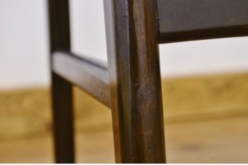 レトロ家具　レトロなデザインの小さなテーブル