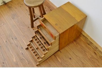 レトロ家具　昭和レトロ　小振りでかわいい小引出し