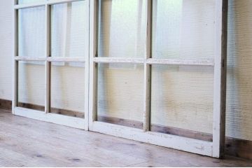 レトロ　古い学校のペンキの剥げた引き戸2枚セット8(窓)