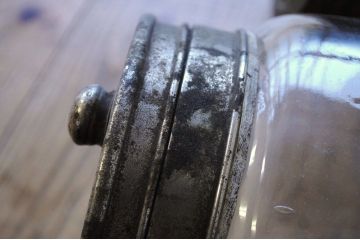 アンティーク雑貨　古い雑貨屋の開閉式のフタ付きガラス瓶(ビン)4個セット