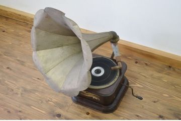 アンティーク雑貨　○古い三光堂　ラッパ付蓄音機　ジャンク品