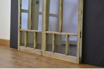 アンティーク　ペンキの剥げたガラス窓2枚セット(引き戸、ガラス戸)