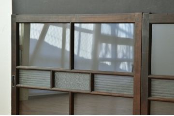 古い木のダイヤと銀モールガラスの入った引き戸2枚セット(窓、ガラス戸)