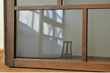古い木のダイヤと銀モールガラスの入った引き戸2枚セット(窓、ガラス戸)