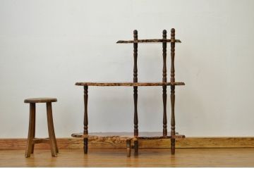 アンティーク家具　重厚な花梨(かりん)の一枚板の飾り棚(玉杢・泡瘤杢、カリン材)