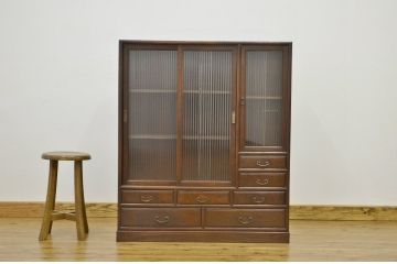 アンティーク家具　アンティーク 前面欅のモールガラス収納棚(茶箪笥)