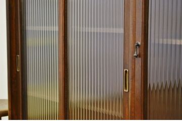 アンティーク家具　アンティーク 前面欅のモールガラス収納棚(茶箪笥)