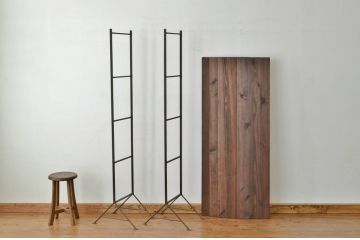 アンティーク家具　☆アイアンの薄型飾り棚(中)(陳列棚)