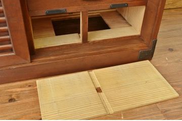 アンティーク家具　古民具・骨董 明治時代の極厚金具の極上帳場箪笥(収納棚・引き出し)