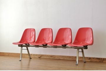 ●中古　イスのコトブキ4人掛スタジアムチェア1(シェルチェア・長イス・ベンチ)