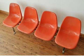 ●中古　イスのコトブキ4人掛スタジアムチェア3(シェルチェア・長イス・ベンチ)
