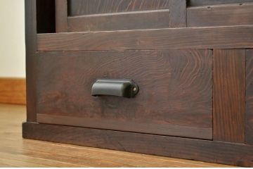 アンティーク家具　アンティーク 古い木の使い込まれたダイヤガラス収納棚(食器棚・茶箪笥)