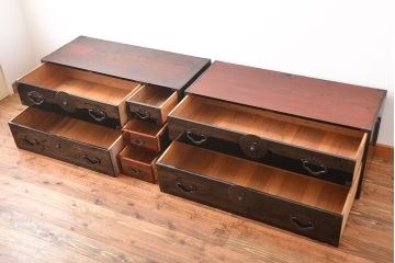 アンティーク家具　古民具・骨董　金具の立派な二段重ね米沢箪笥