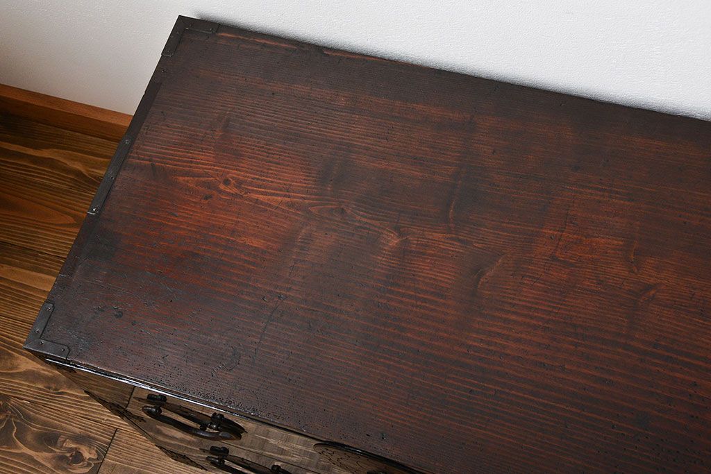 アンティーク家具　古民具・骨董　金具の立派な二段重ね米沢箪笥