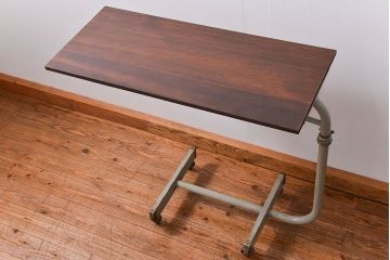 アンティーク家具　古い病院の天板無垢材の伸縮鉄脚テーブル2(作業台/キャスター付き)(サイドテーブル)