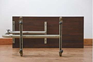 アンティーク家具　古い病院の天板無垢材の伸縮鉄脚テーブル2(作業台/キャスター付き)(サイドテーブル)