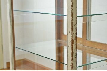 アンティーク家具　人気の縦型ペイントガラスケース(ショーケース)