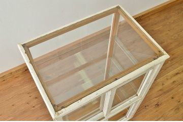 アンティーク家具　人気の縦型ペイントガラスケース(ショーケース)