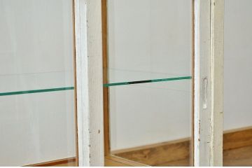 アンティーク家具　人気の縦型ペイントガラスケース(ショーケース)