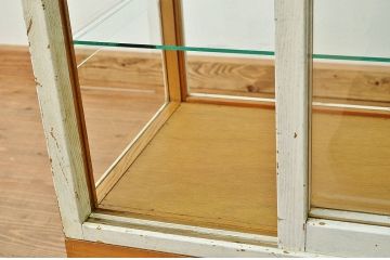 アンティーク家具　人気の縦型ペイントガラスケース(ショーケース)