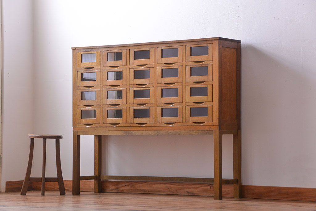 アンティーク家具　アンティーク ガラス入り20杯脚付き引き出し(ドロワー)