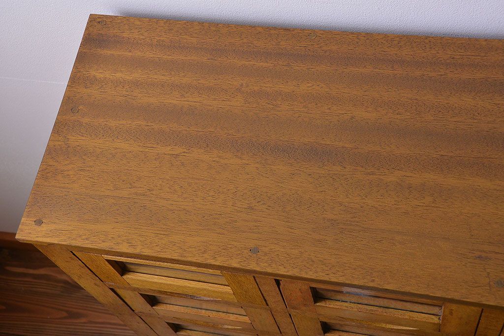 アンティーク家具　アンティーク ガラス入り20杯脚付き引き出し(ドロワー)