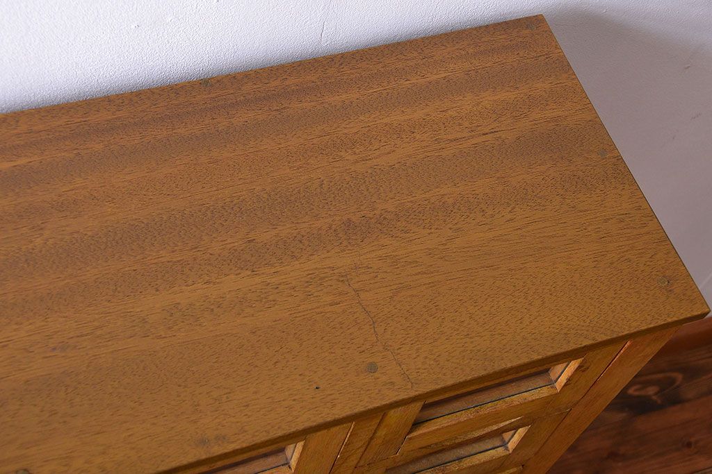 アンティーク家具　アンティーク ガラス入り20杯脚付き引き出し(ドロワー)