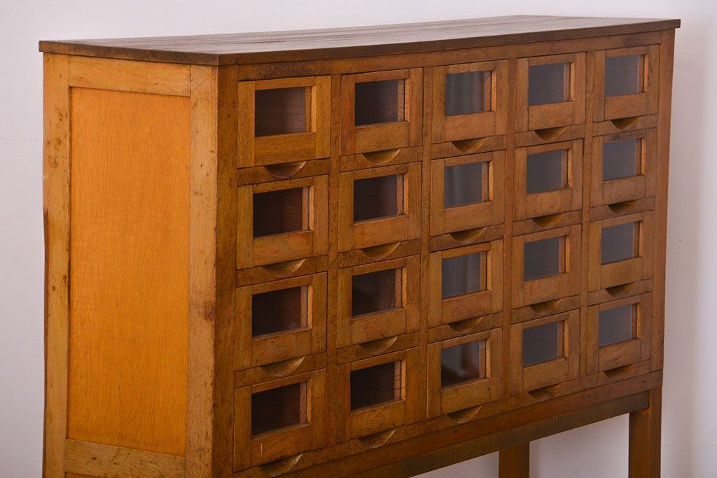 アンティーク家具　アンティーク ガラス入り20杯脚付き引き出し(ドロワー)