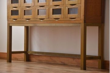 アンティーク家具　アンティーク ガラス入り20杯脚付き引き出し(ドロワー)