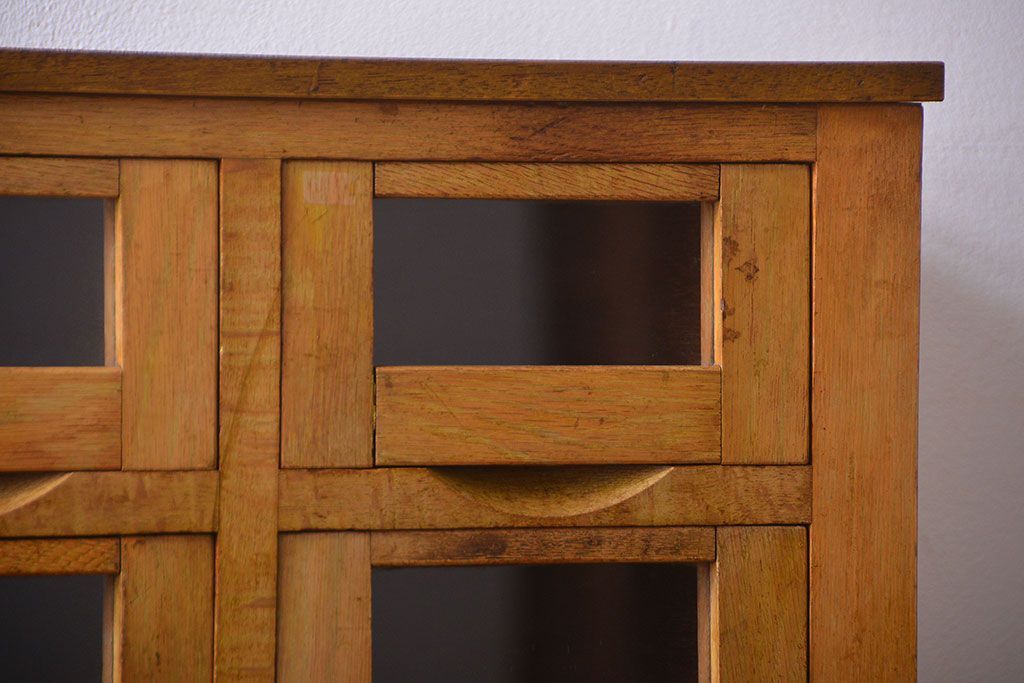 アンティーク家具　アンティーク ガラス入り20杯脚付き引き出し(ドロワー)