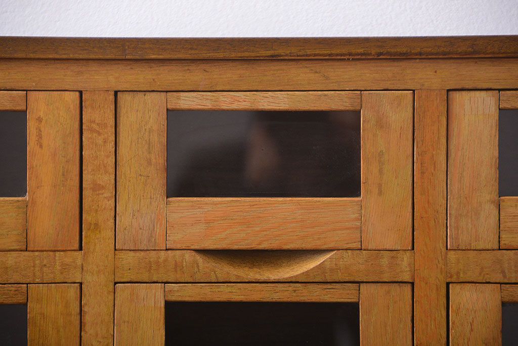 アンティーク家具　アンティーク ガラス入り20杯脚付き引き出し(ドロワー)