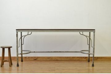 古い病院のストレッチャーをリメイクしたアイアンテーブル?作業台
