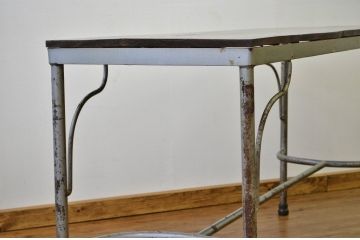 古い病院のストレッチャーをリメイクしたアイアンテーブル?作業台