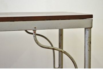 古い病院のストレッチャーをリメイクしたアイアンテーブル?作業台