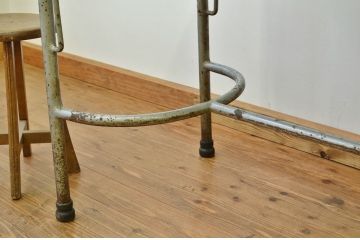 古い病院のストレッチャーをリメイクしたアイアンテーブル?作業台