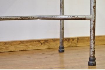 古い病院のストレッチャーをリメイクしたアイアンテーブル?作業台