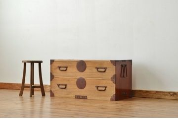 アンティーク家具　古民具・骨董 小ぶりでシンプルな最上箪笥(ローボード・チェスト)