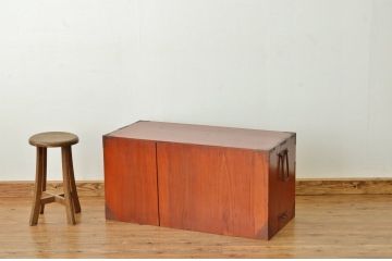 アンティーク家具　古民具・骨董 小ぶりでシンプルな最上箪笥(ローボード・チェスト)