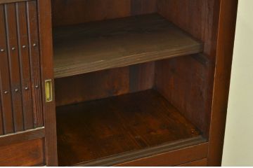 アンティーク家具　古民具・骨董　使い込まれた縦格子のモダンな四尺水屋箪笥箪笥