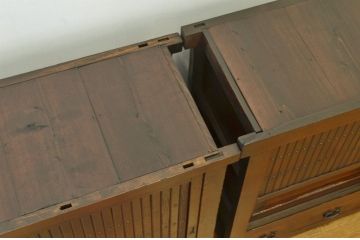 アンティーク家具　古民具・骨董　使い込まれた縦格子のモダンな四尺水屋箪笥箪笥