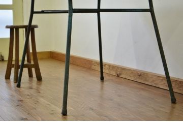 レトロ家具　昭和レトロ　天板無垢材の折り畳み鉄脚テーブル(鉄足、机、在宅ワーク、在宅用テーブル、作業台、デスク)