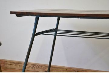 レトロ家具　昭和レトロ　天板無垢材の折り畳み鉄脚テーブル(鉄足、机、在宅ワーク、在宅用テーブル、作業台、デスク)