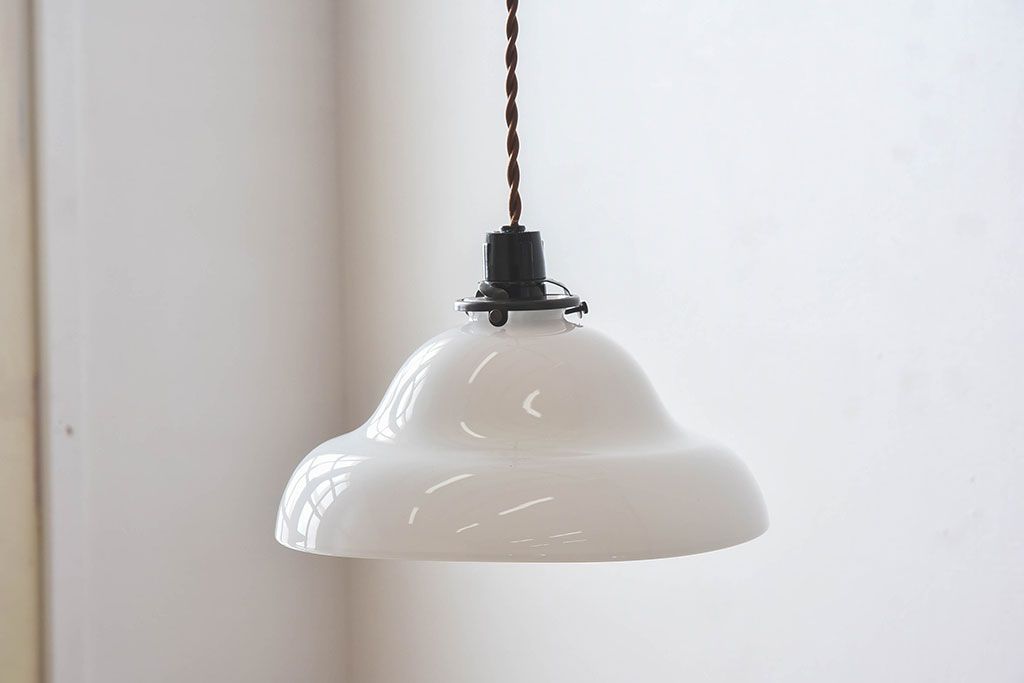 アンティーク　白いガラスの古い吊り下げ天井照明(1)