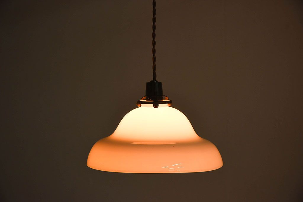 アンティーク　白いガラスの古い吊り下げ天井照明(1)