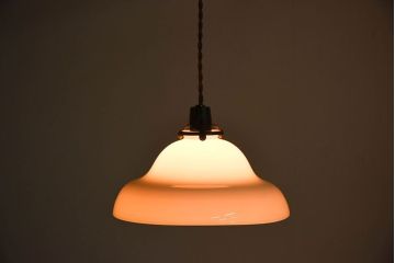 アンティーク　白いガラスの古い吊り下げ天井照明(1)