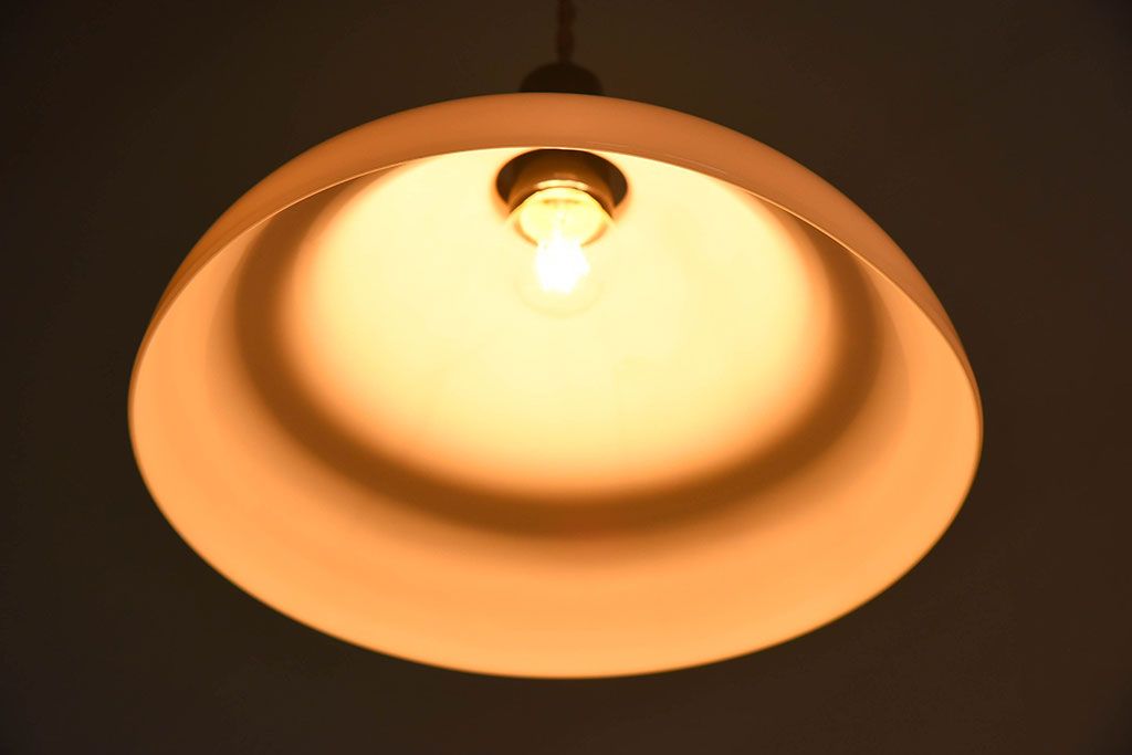 アンティーク　白いガラスの古い吊り下げ天井照明(1)