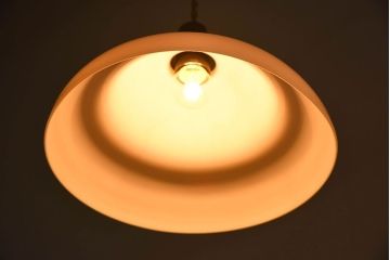 アンティーク　白いガラスの古い吊り下げ天井照明(1)