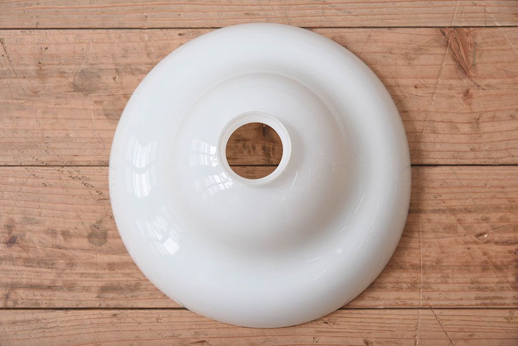 アンティーク　白いガラスの古い吊り下げ天井照明(1)