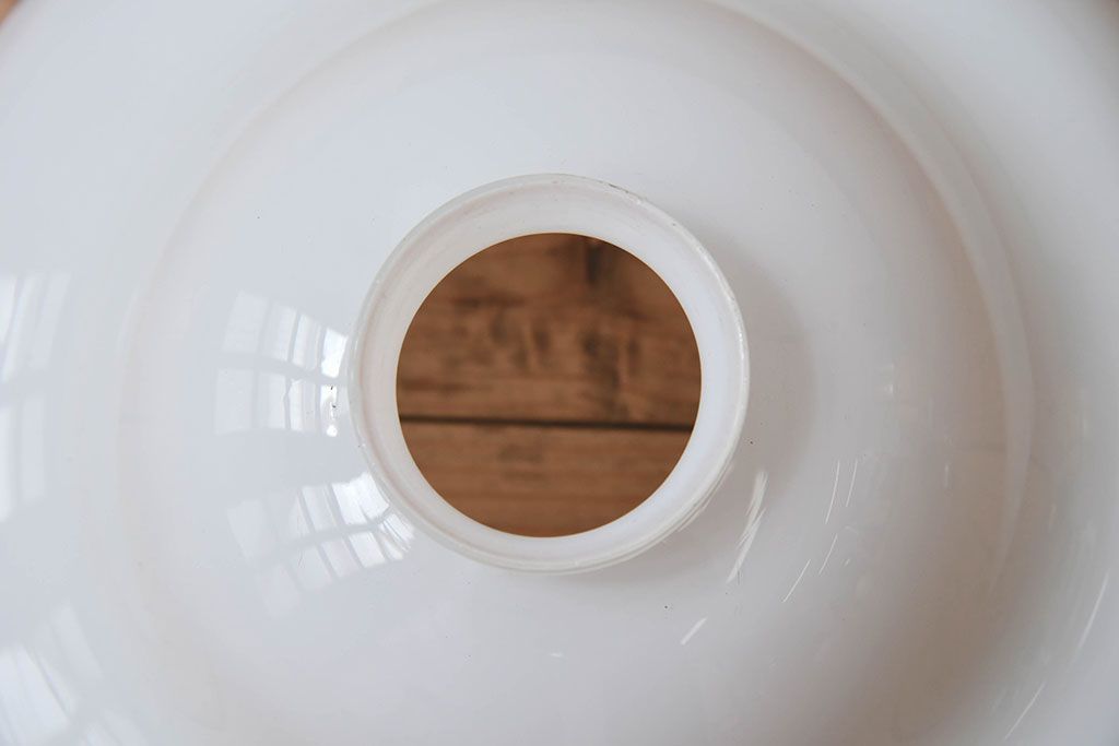 アンティーク　白いガラスの古い吊り下げ天井照明(1)